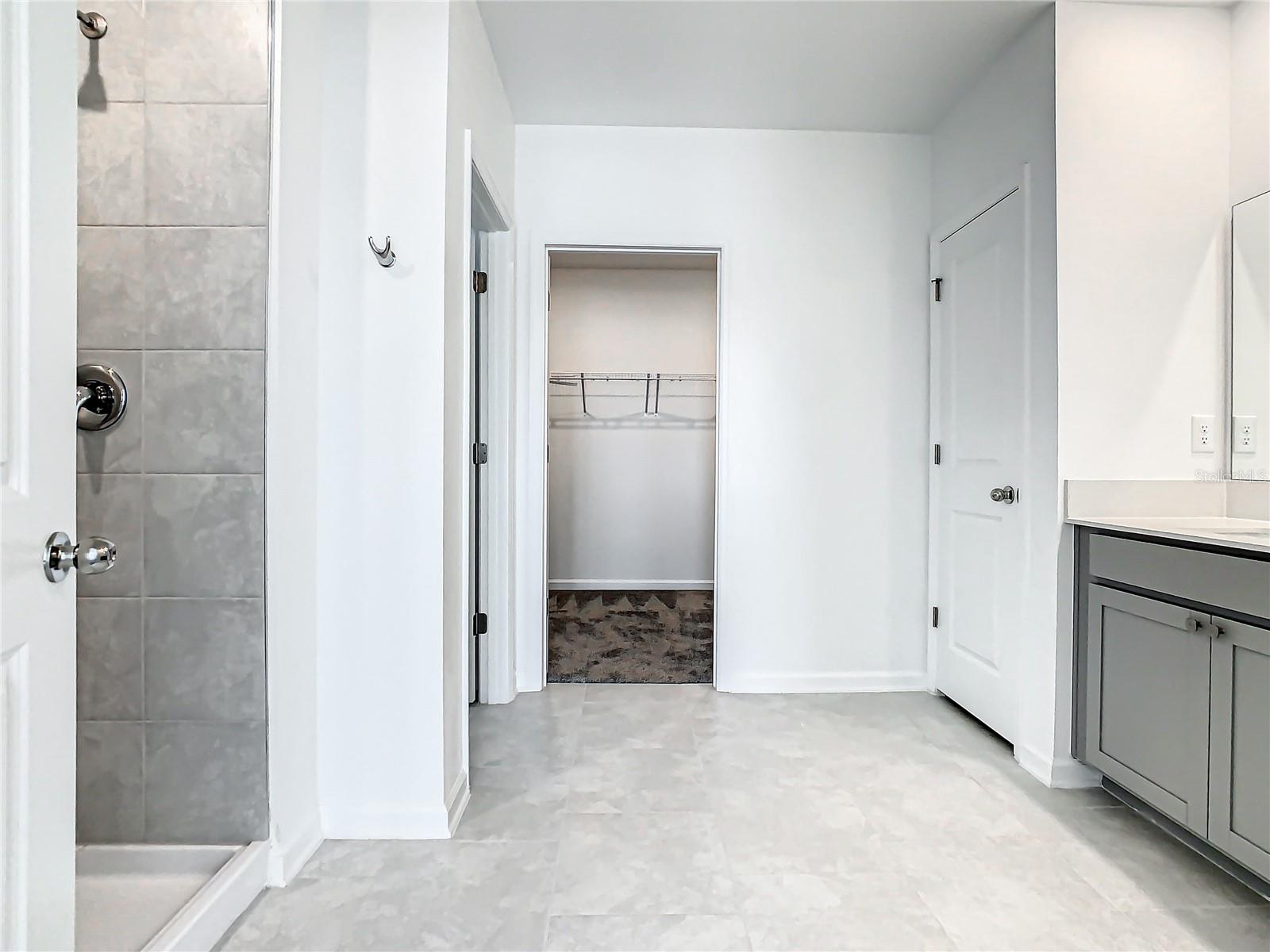 CASCADES PHASES 1A AND 1B - Residential Lease