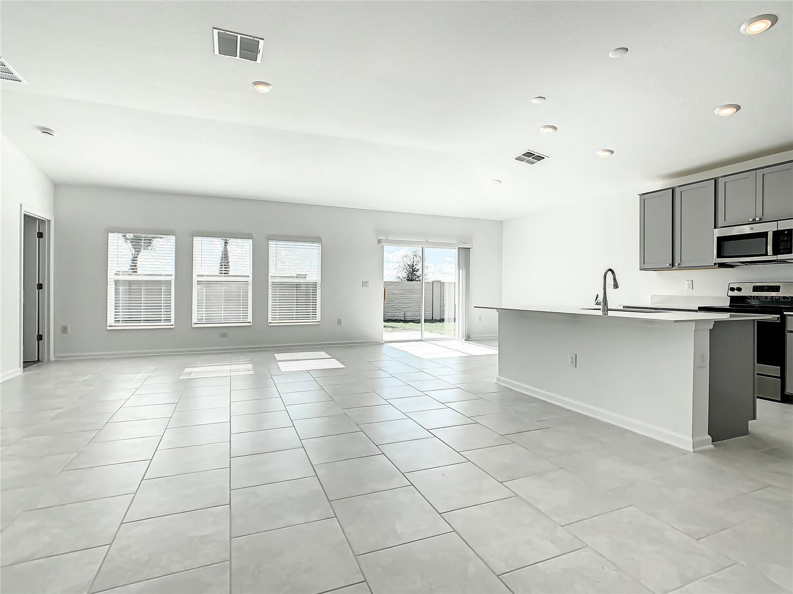 CASCADES PHASES 1A AND 1B - Residential Lease