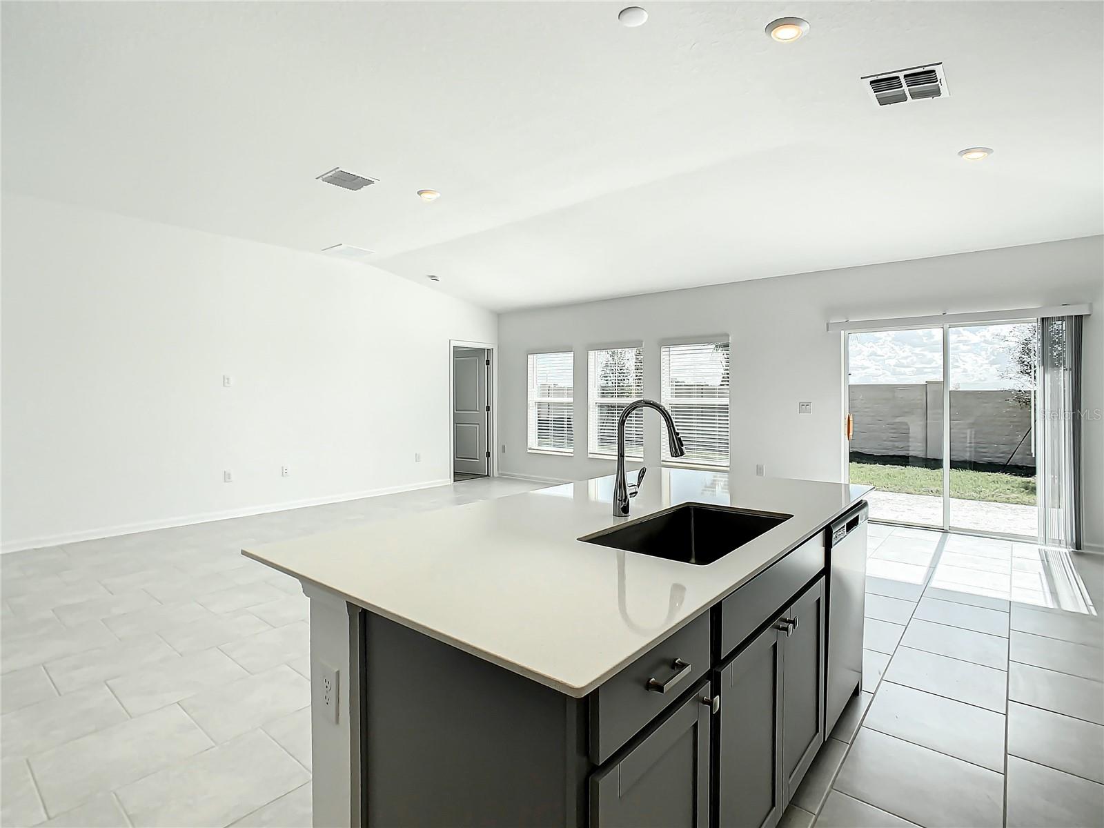 CASCADES PHASES 1A AND 1B - Residential Lease