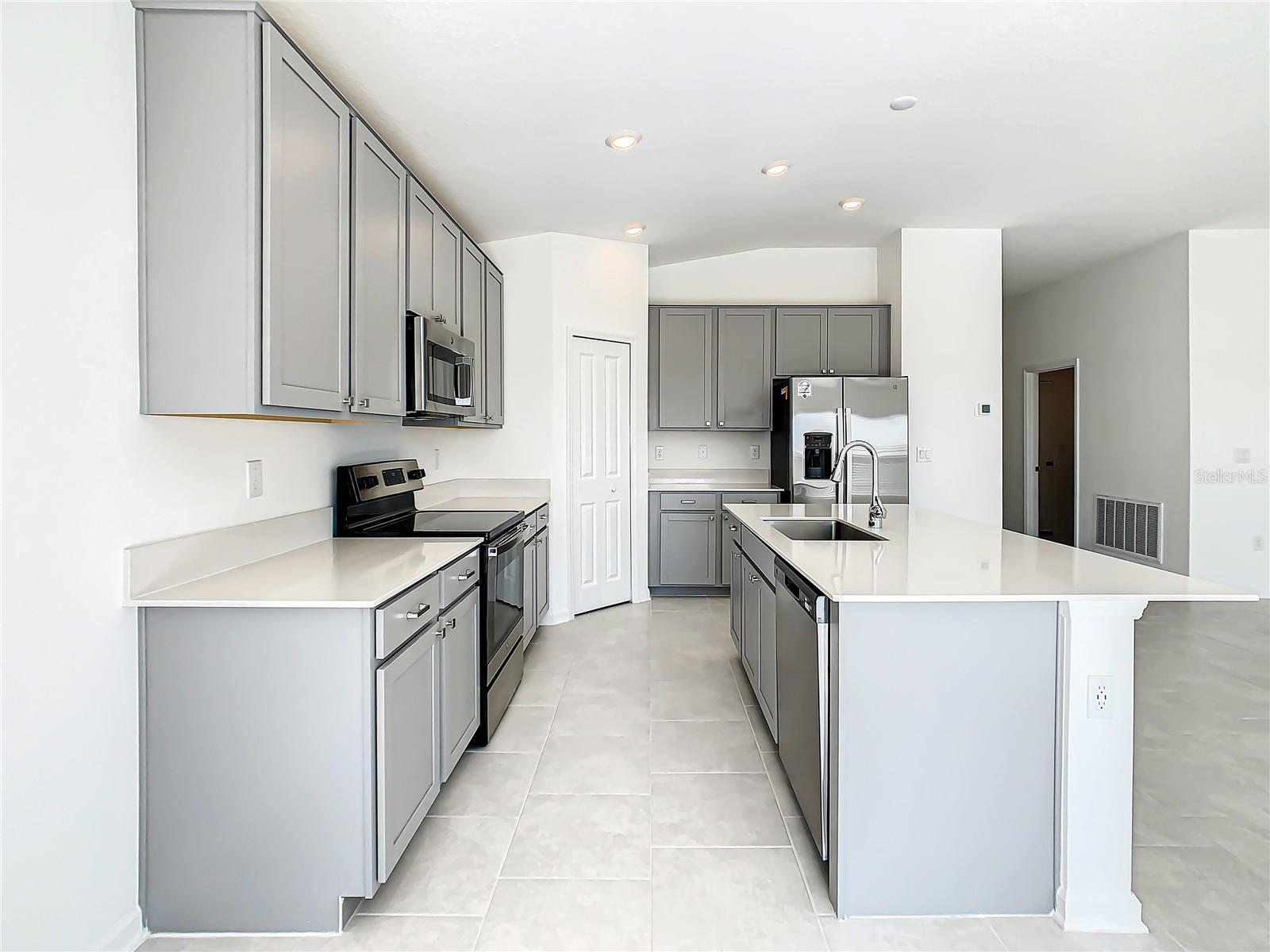 CASCADES PHASES 1A AND 1B - Residential Lease