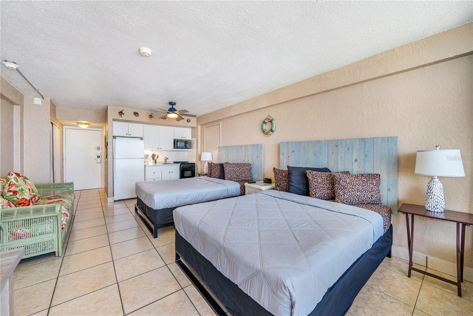 HAWAIIAN INN LC - Residential