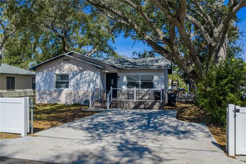 Photo of 2813 59th Avenue N, St Petersburg, FL 33714 (MLS # L4959596)