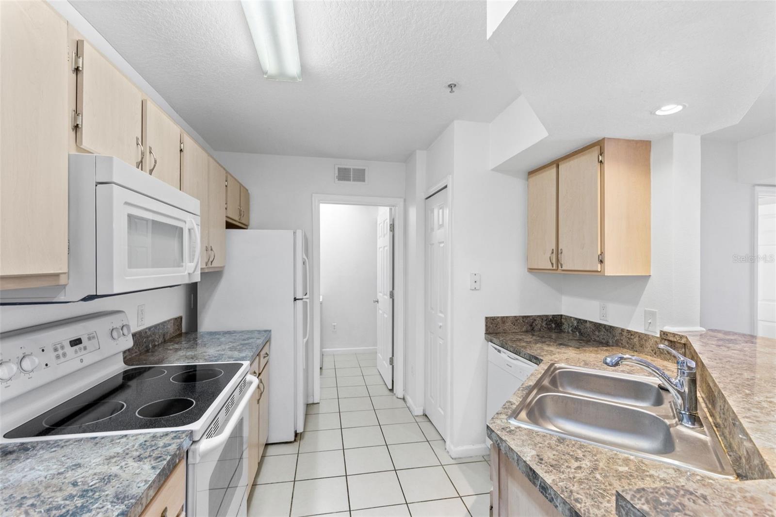CREST/WATERFORD LAKES - Residential