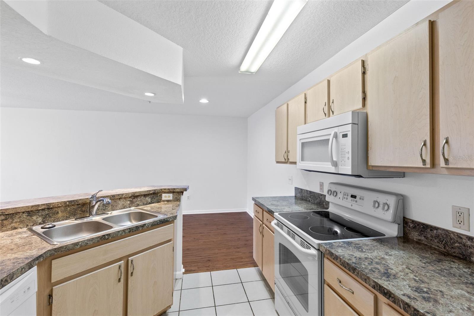 CREST/WATERFORD LAKES - Residential