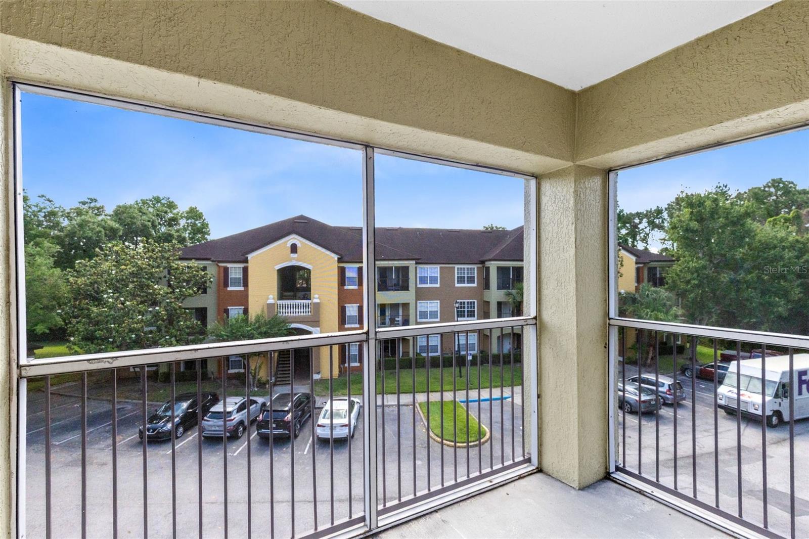 CREST/WATERFORD LAKES - Residential