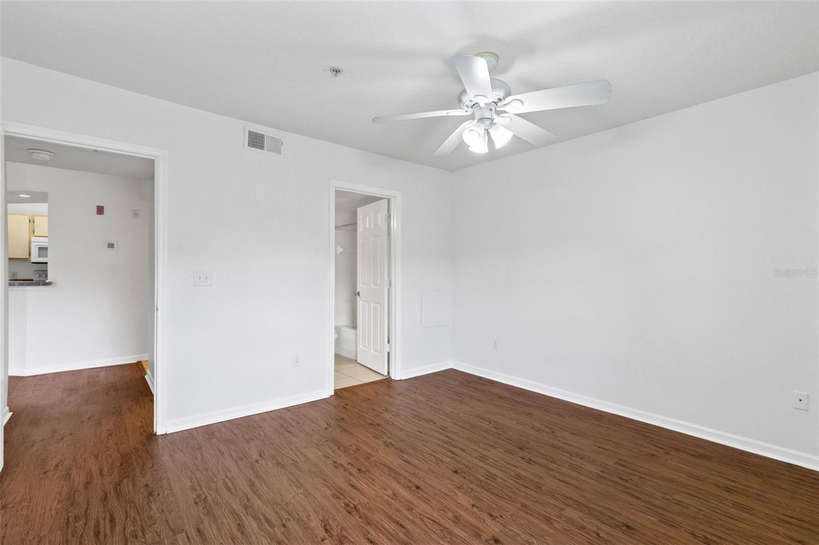 CREST/WATERFORD LAKES - Residential