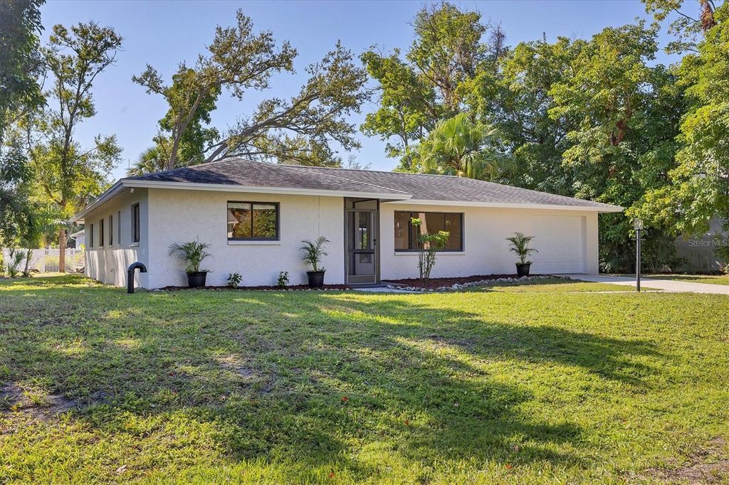 Photo of 1632 Worrington Street, Sarasota, FL 34231 (MLS # A4673616)