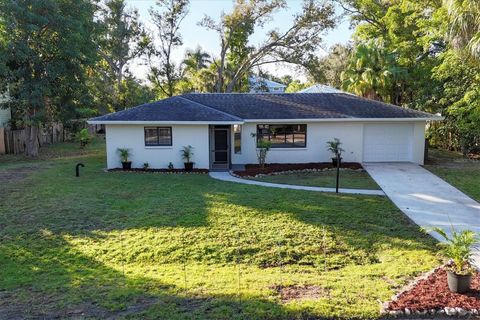 Photo of 1632 Worrington Street, Sarasota, FL 34231 (MLS # A4673616)