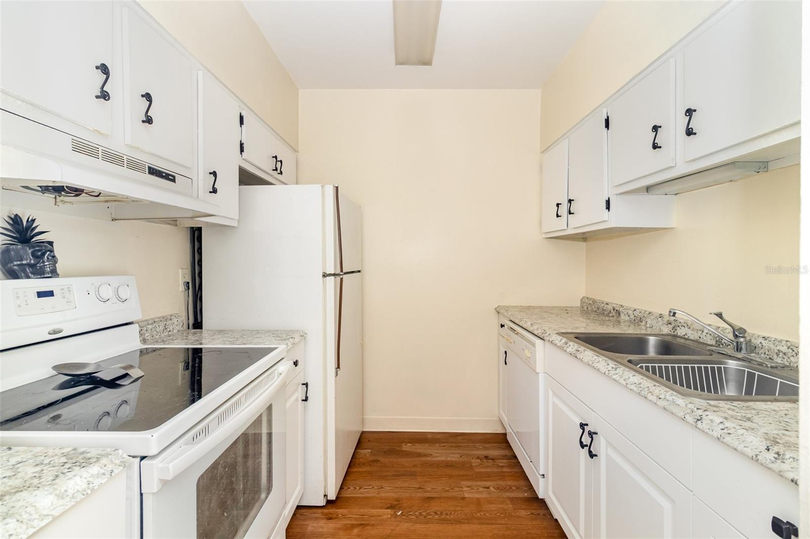 LAKESIDE MANOR APTS CONDO - Residential