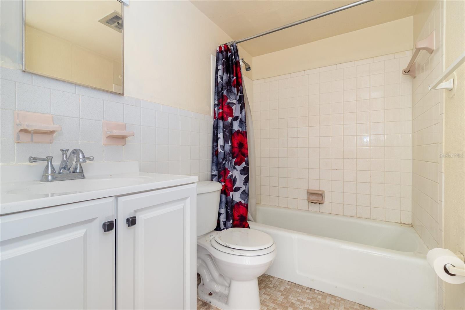 LAKESIDE MANOR APTS CONDO - Residential
