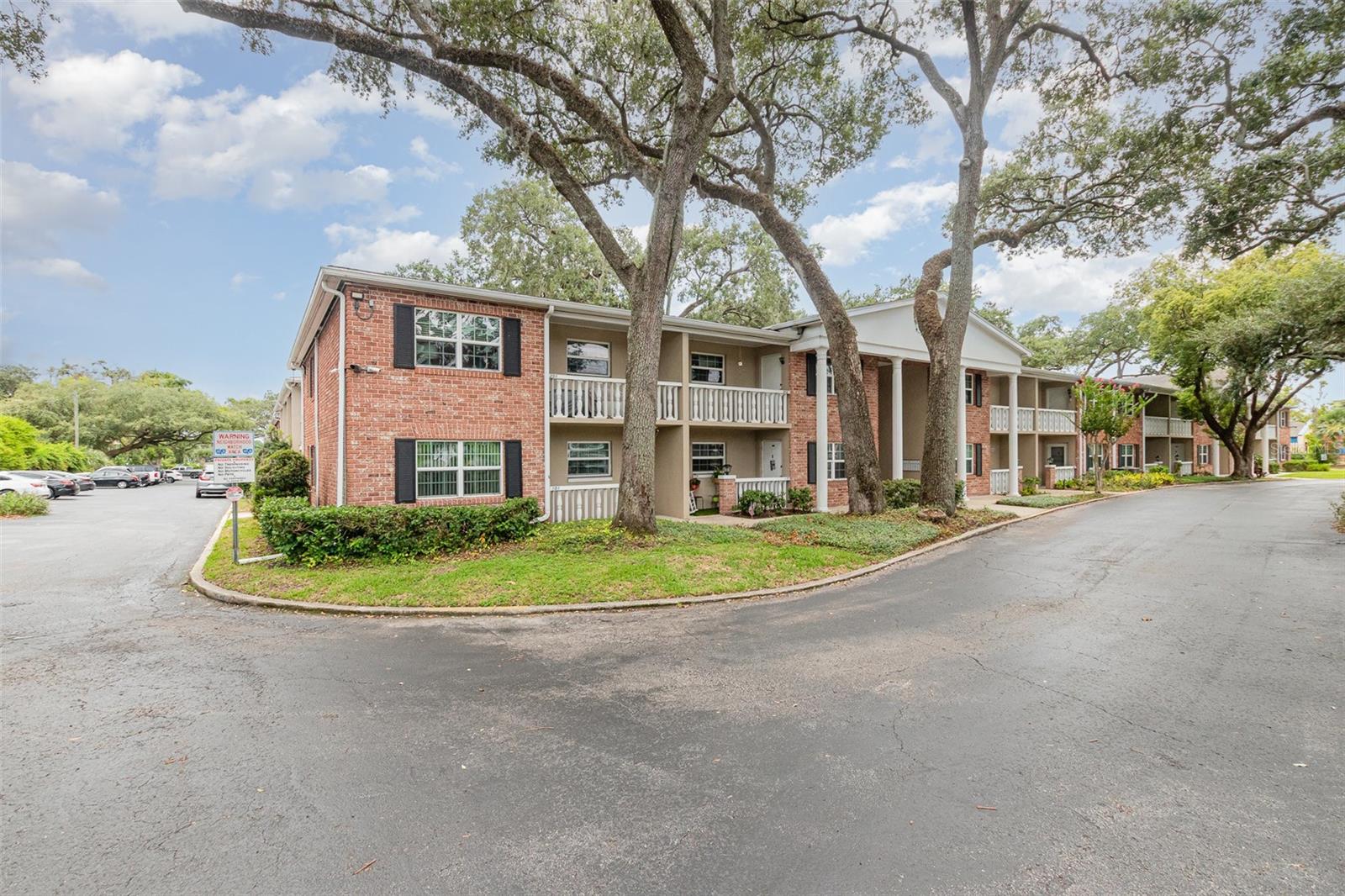 LAKESIDE MANOR APTS CONDO - Residential