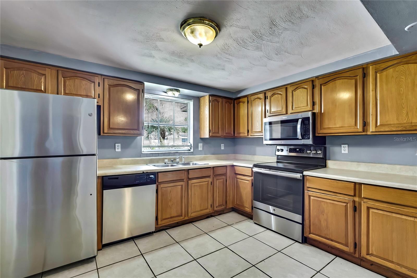 11220 LINDEN LANE