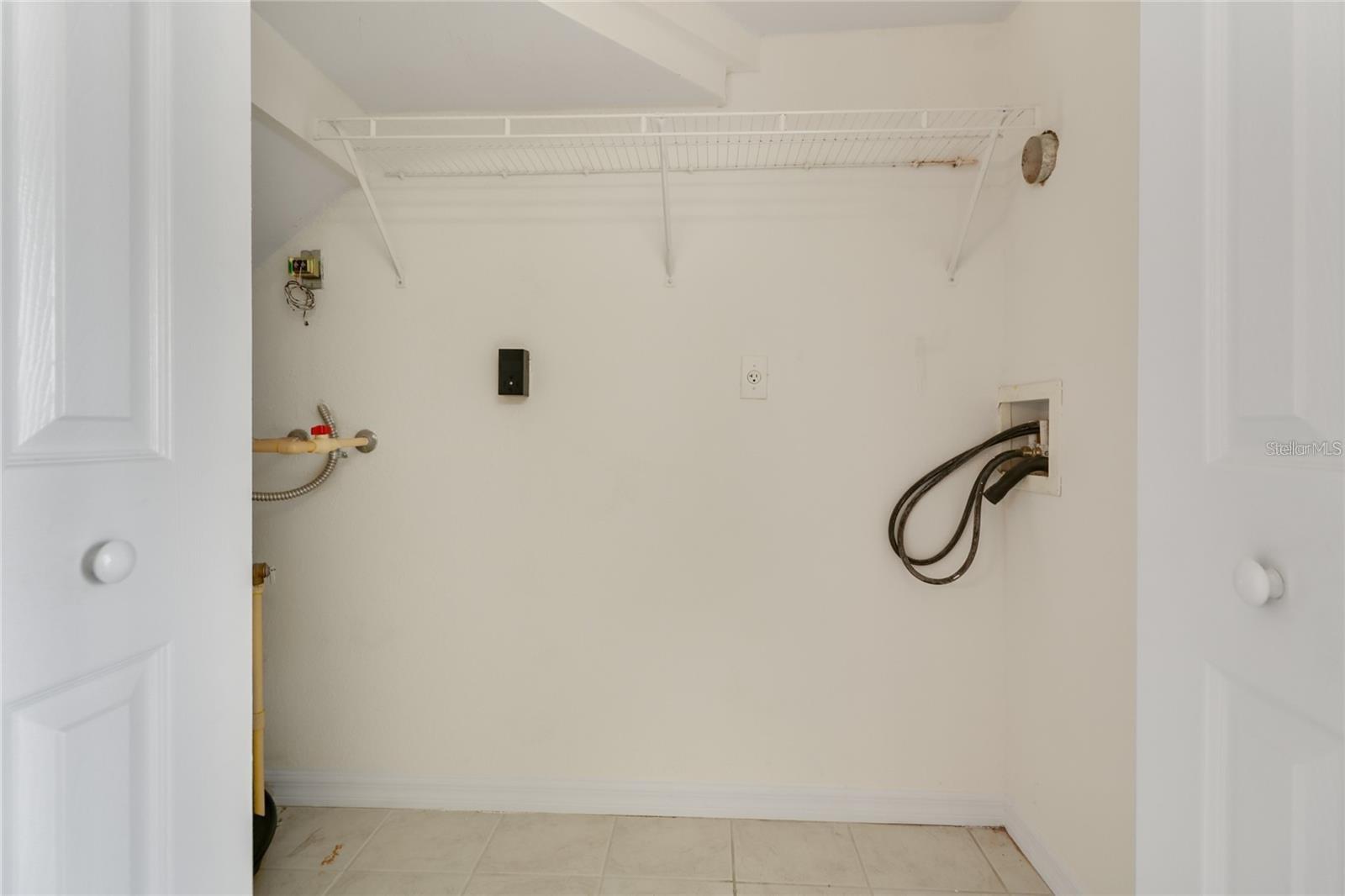 MANHATTAN-HUMPHREY TWNHMS U - Residential Lease