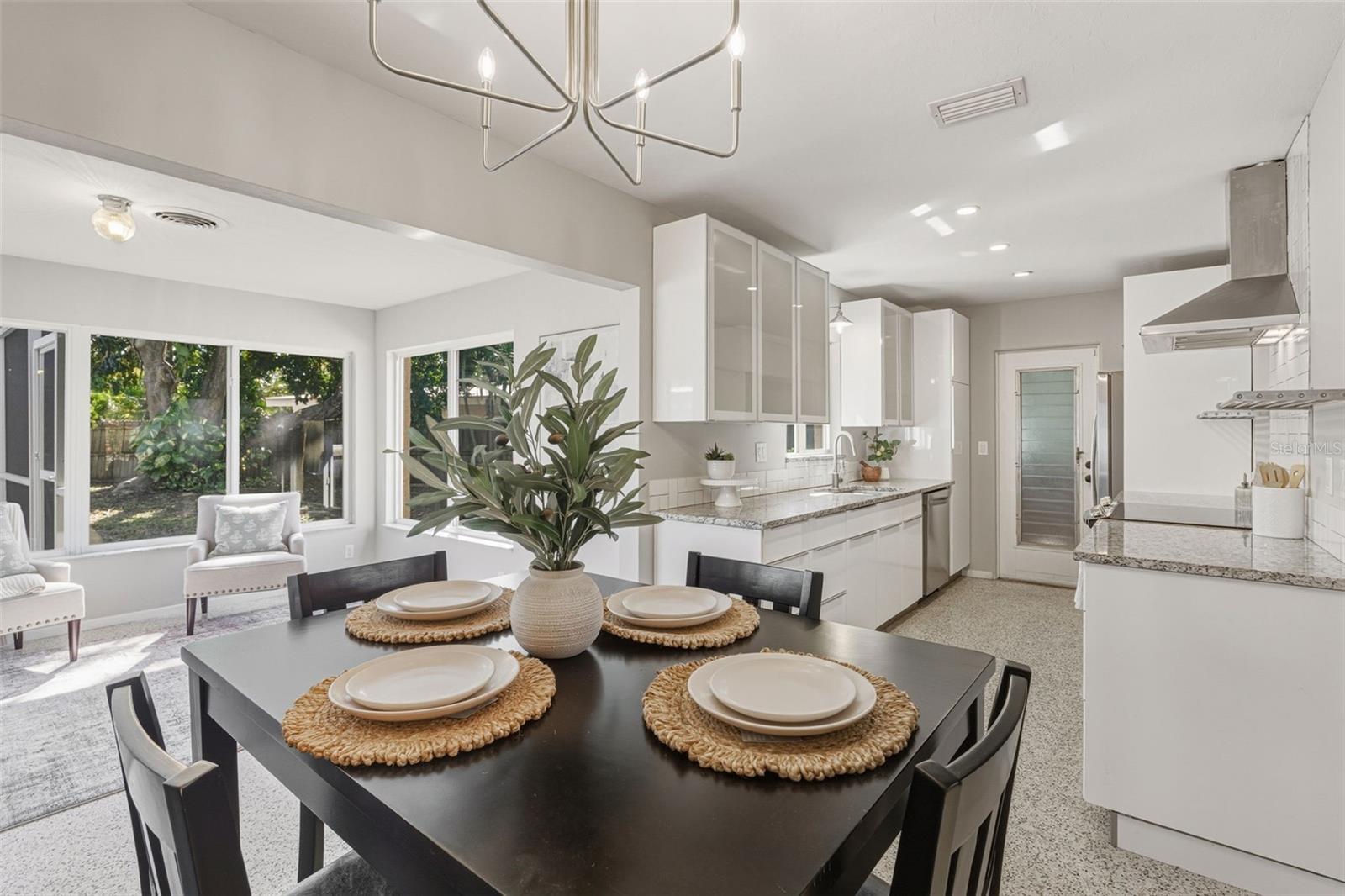 SOUTH GATE - Residential