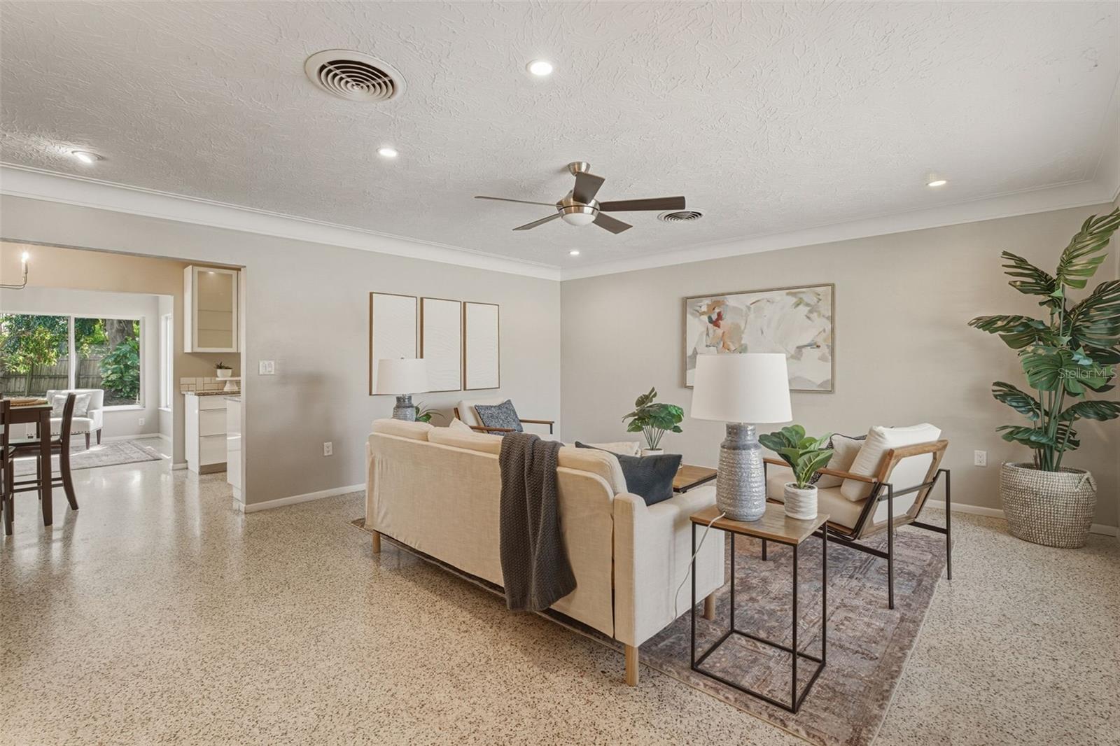 SOUTH GATE - Residential