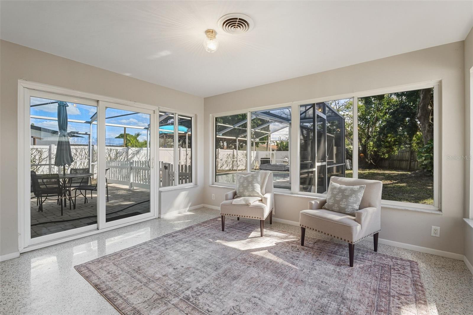 SOUTH GATE - Residential