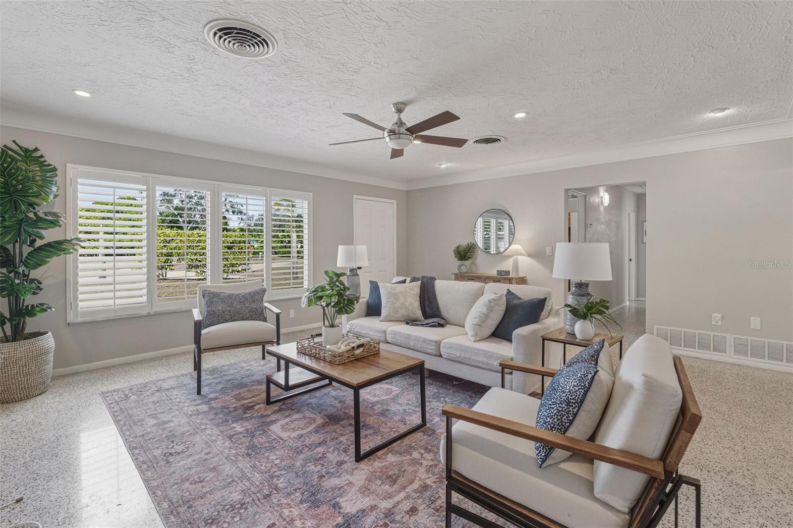 SOUTH GATE - Residential