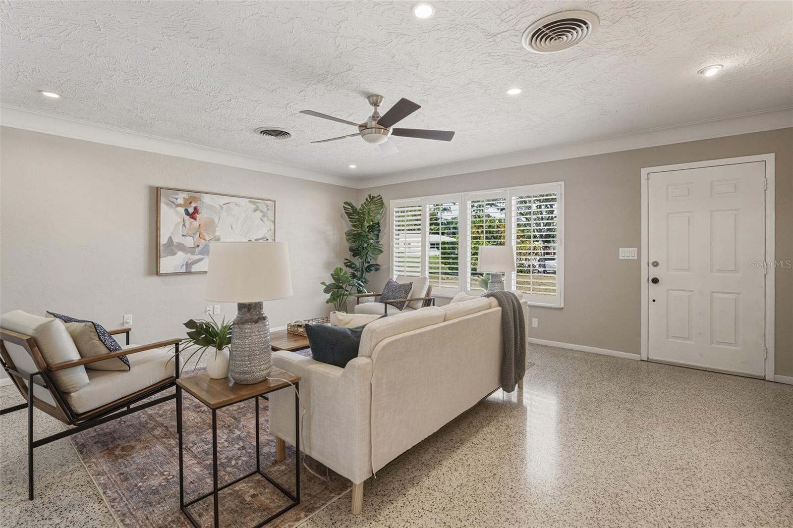 SOUTH GATE - Residential