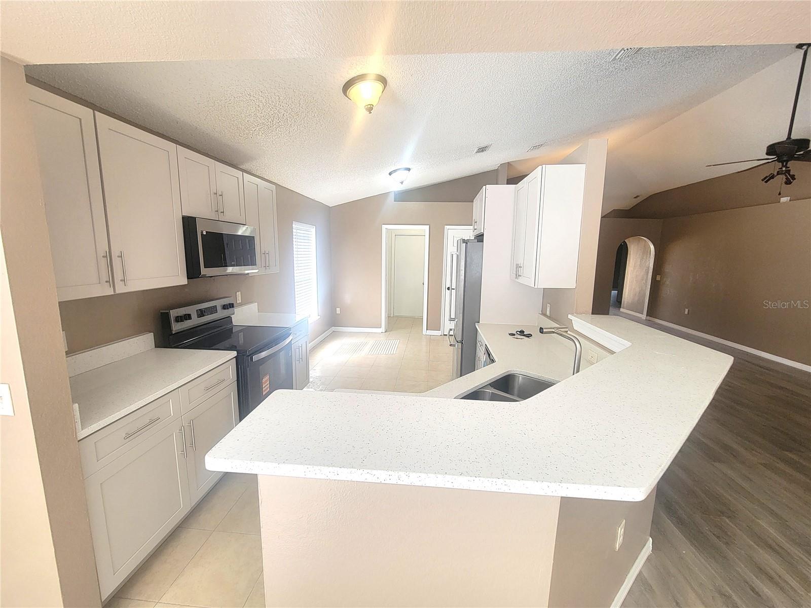 210 FAIRFIELD DR DRIVE