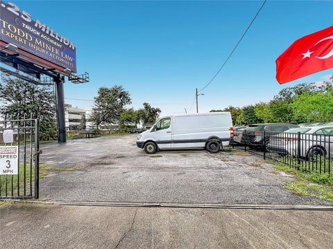 Photo of 690 N Semoran Boulevard, Orlando, FL 32807 (MLS # O6451212)