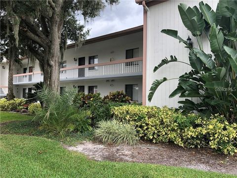 122 LAKEVIEW WAY 122 OLDSMAR FL 34677