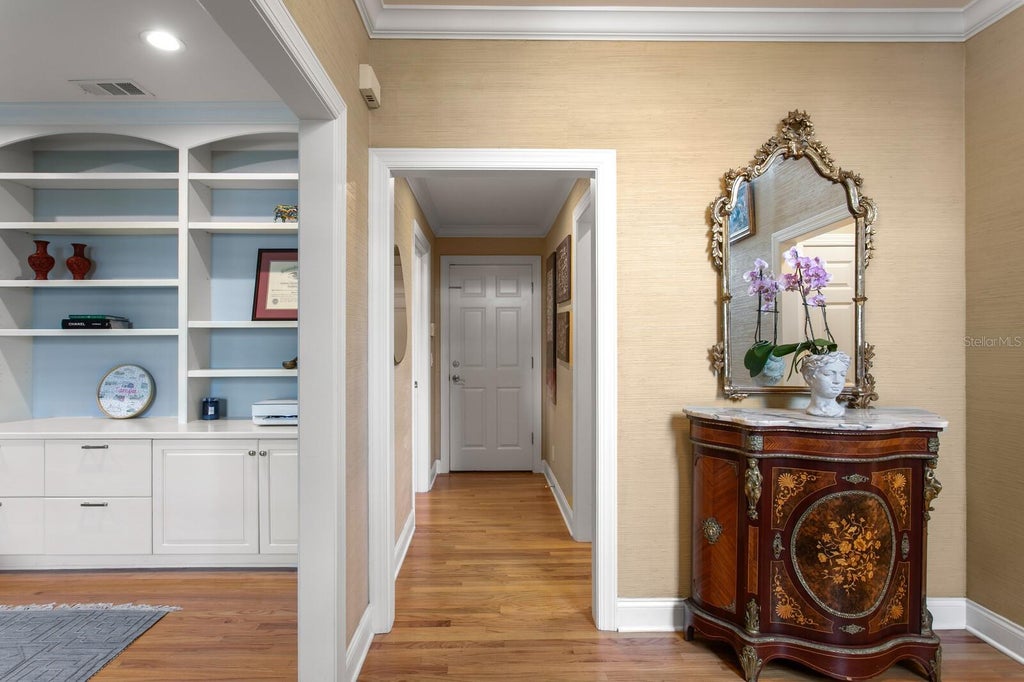 Photo of 908 Harbour Bay Drive, Tampa, FL 33602 (MLS # TB8549845)