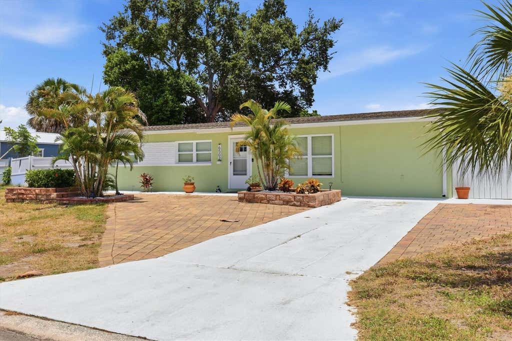 Photo of 6507 Clemson Street, Bradenton, FL 34207 (MLS # A4699715)