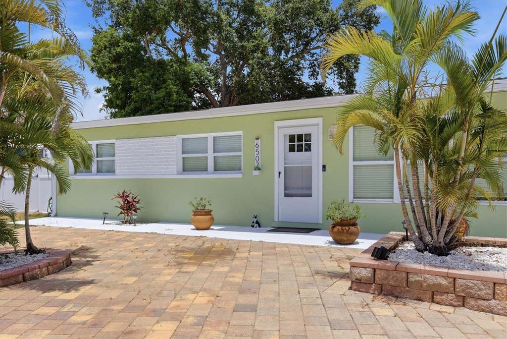 Photo of 6507 Clemson Street, Bradenton, FL 34207 (MLS # A4699715)