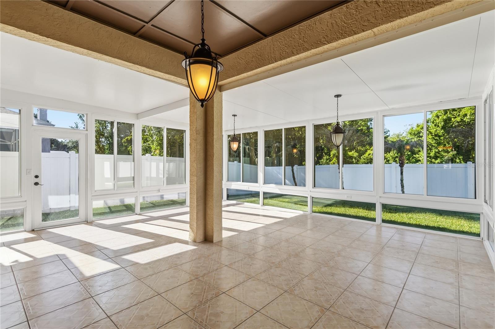 HAMPTON WOODS - Residential