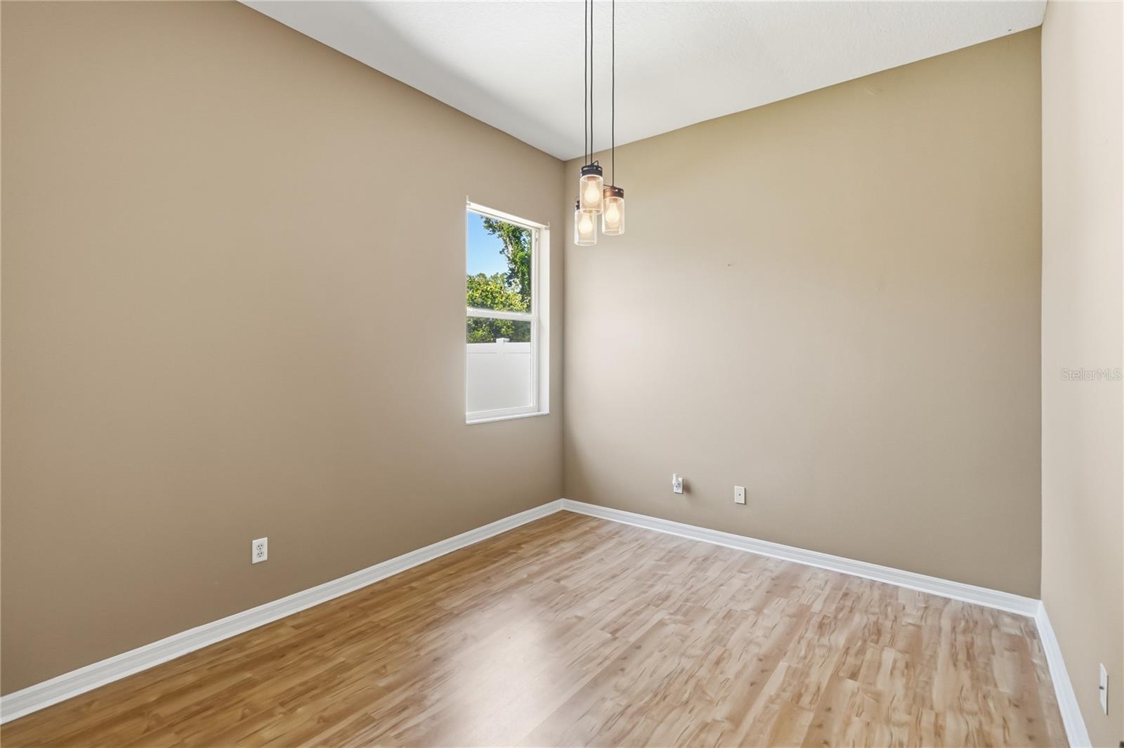 HAMPTON WOODS - Residential