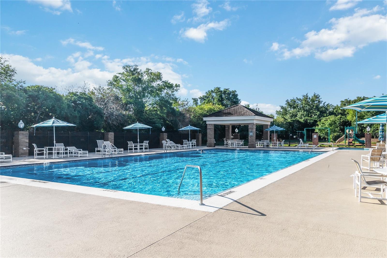 HAMPTON WOODS - Residential