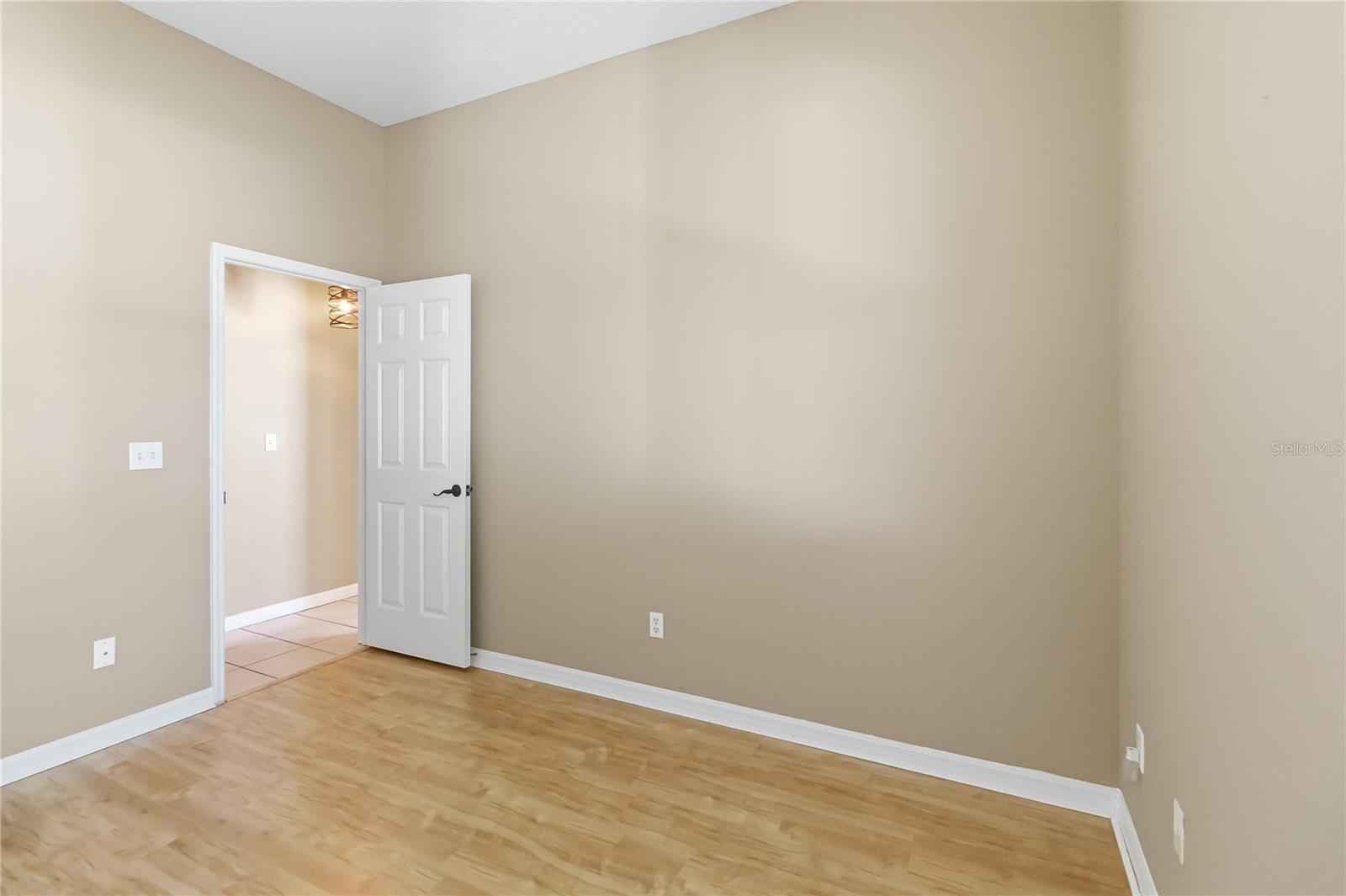 HAMPTON WOODS - Residential