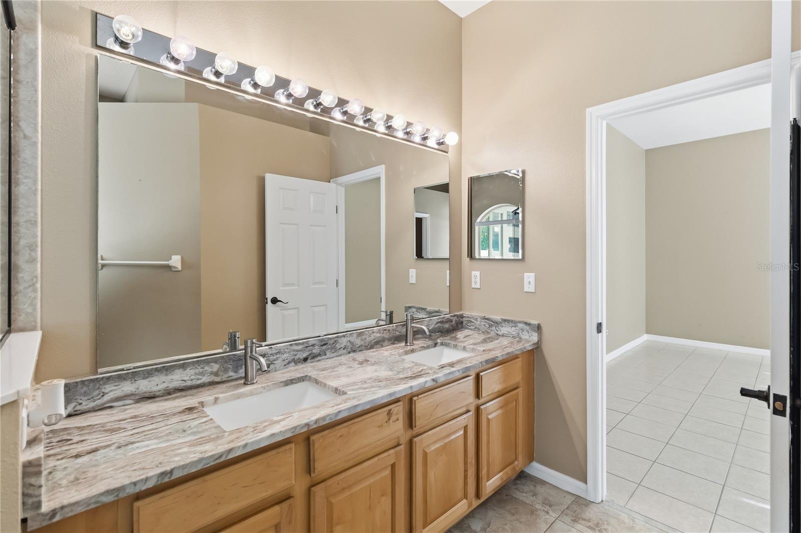 HAMPTON WOODS - Residential