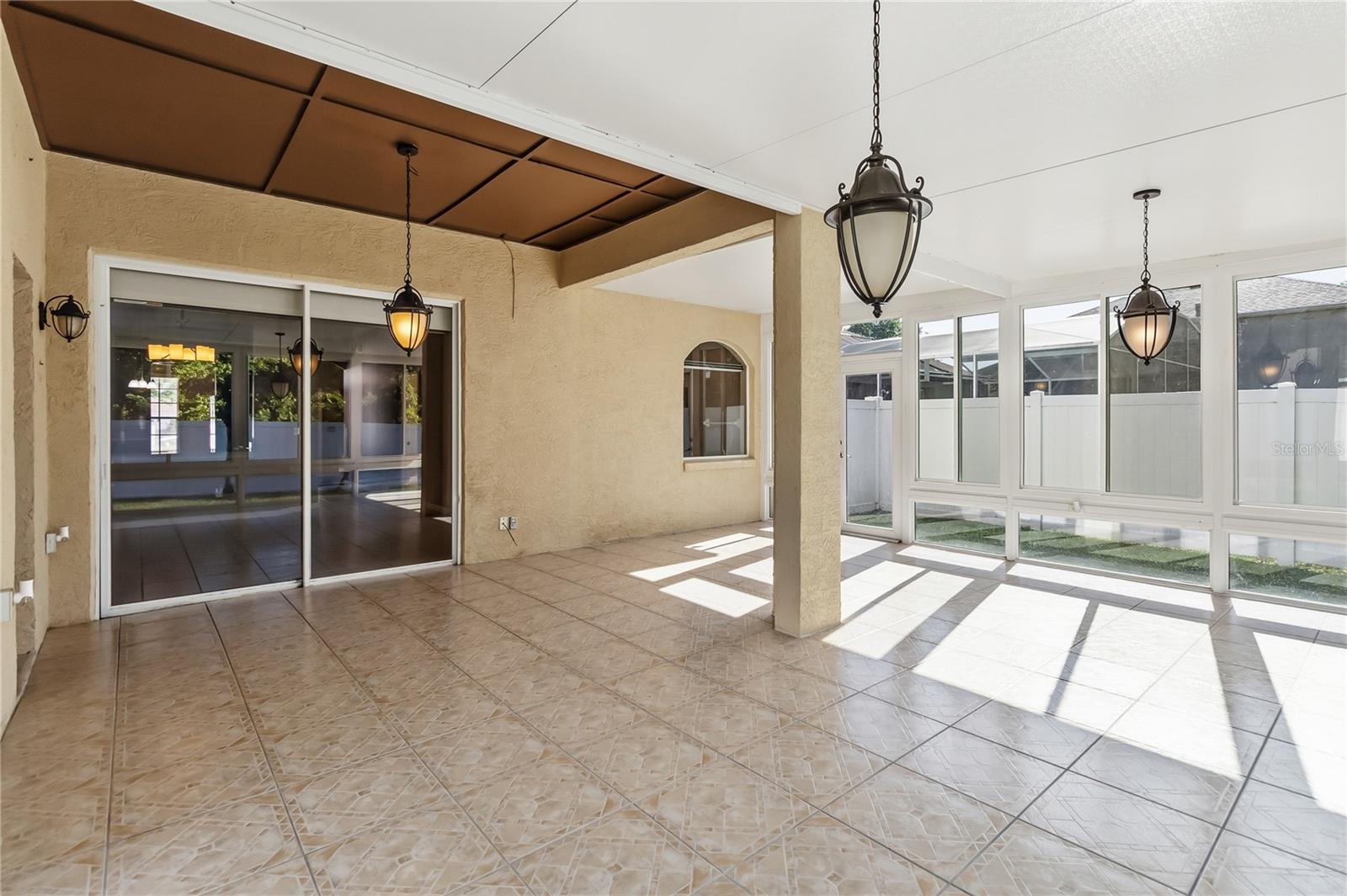 HAMPTON WOODS - Residential