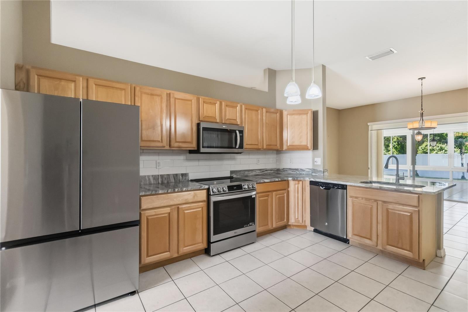 HAMPTON WOODS - Residential