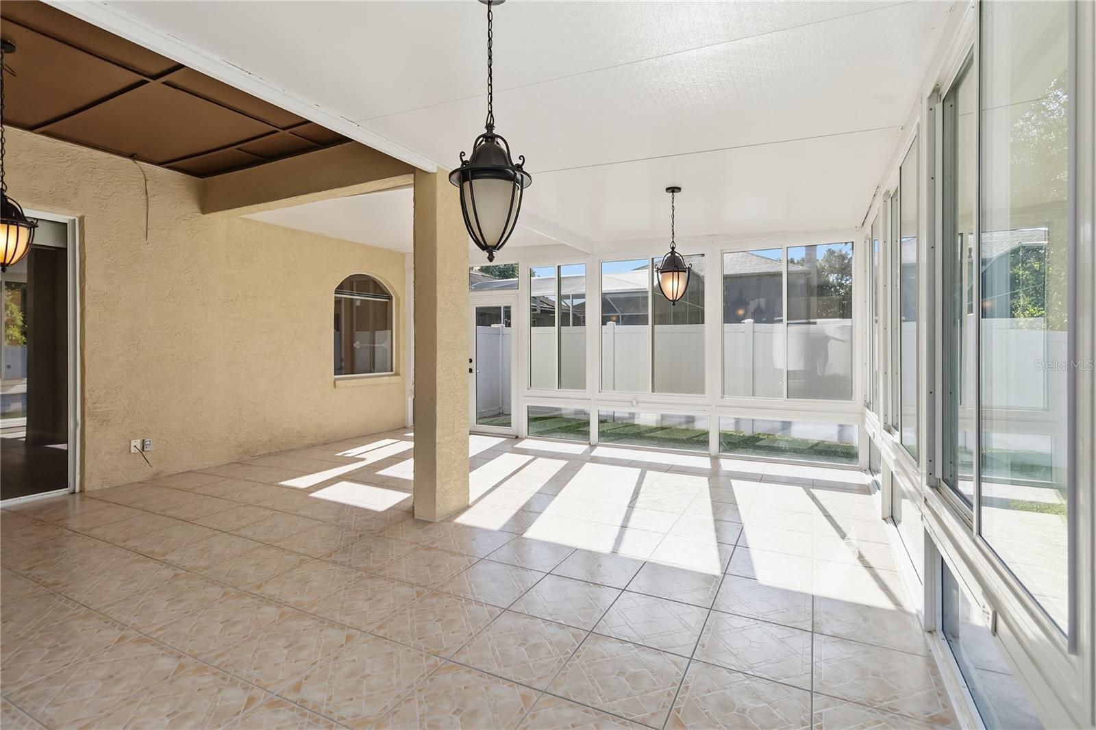 HAMPTON WOODS - Residential