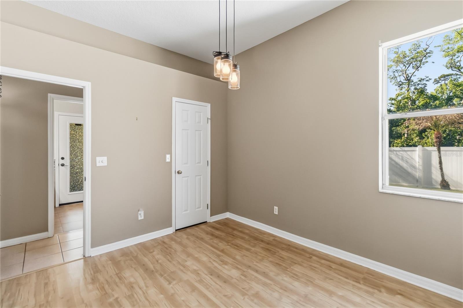 HAMPTON WOODS - Residential