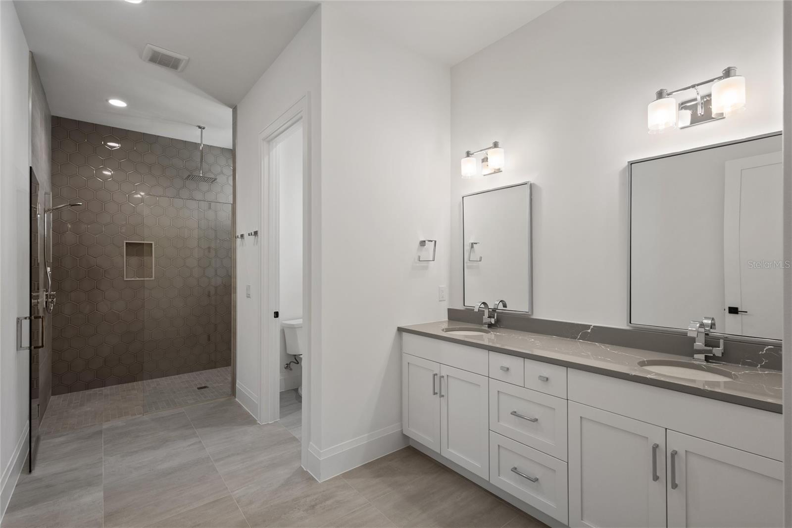 REUNION WEST VLGS NORTH - Residential