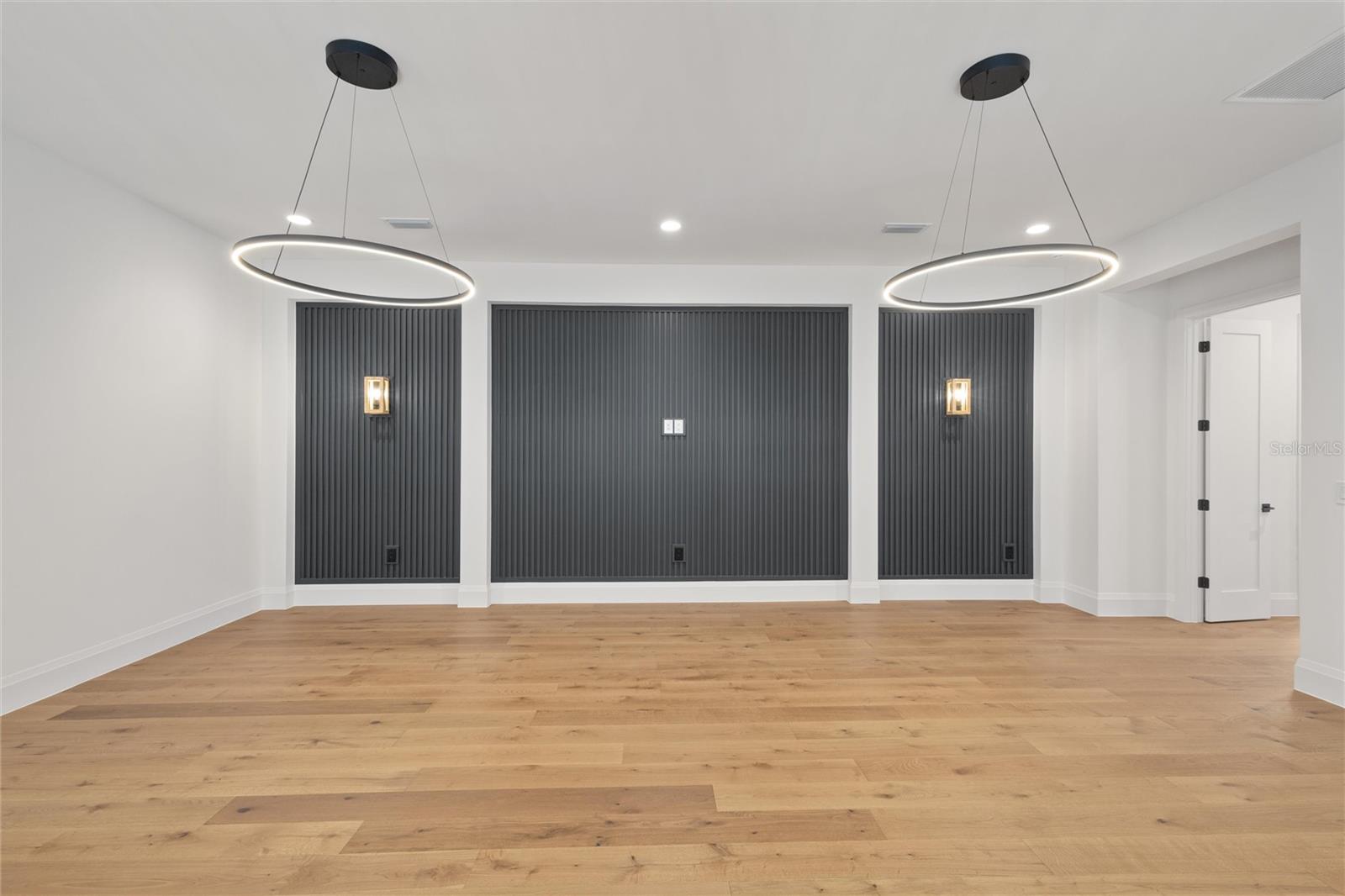 REUNION WEST VLGS NORTH - Residential