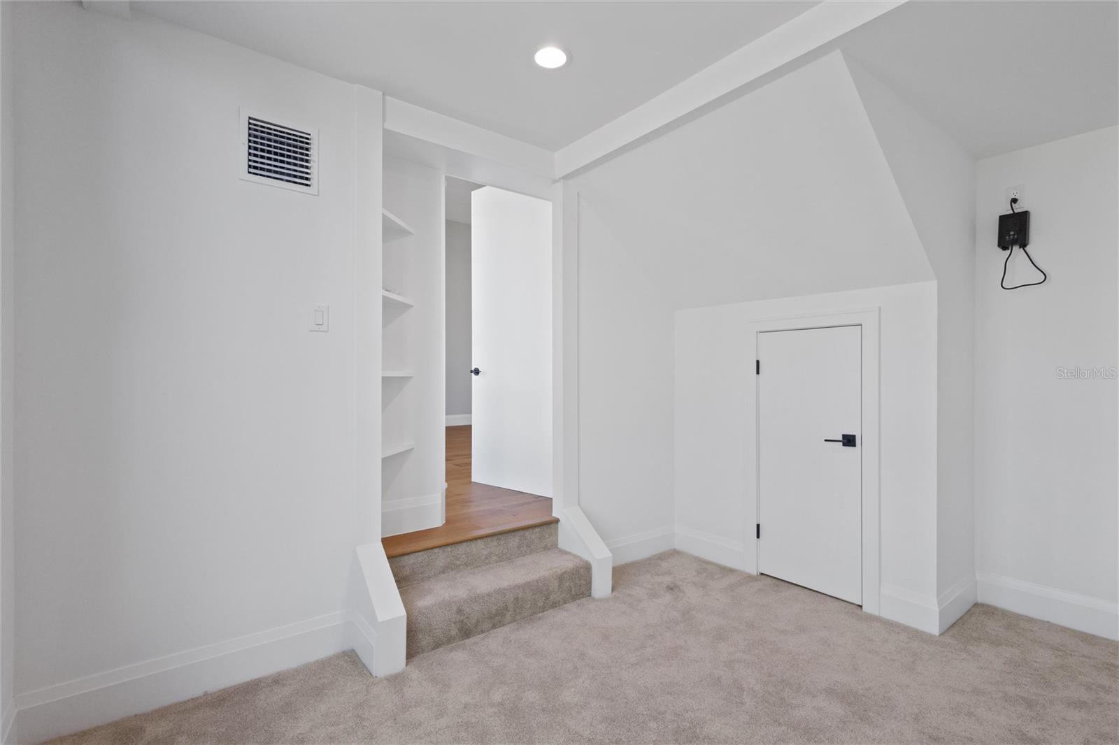 REUNION WEST VLGS NORTH - Residential