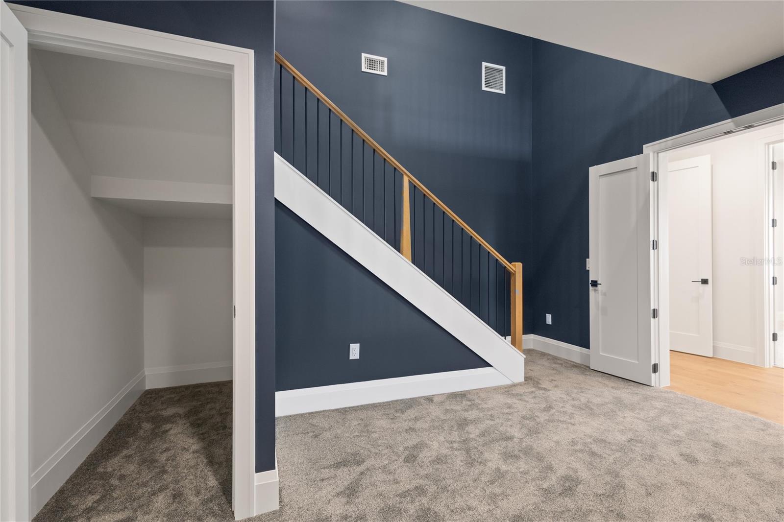 REUNION WEST VLGS NORTH - Residential