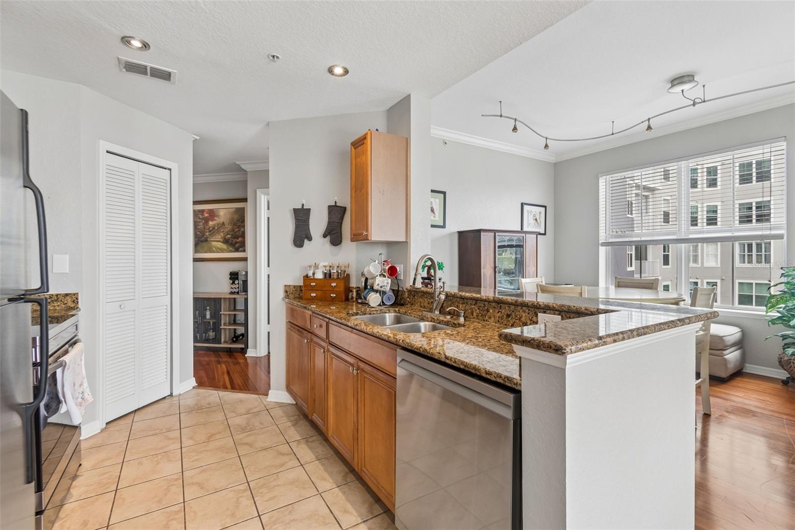 PARKCREST HARBOUR ISLAND CONDO - Residential Lease