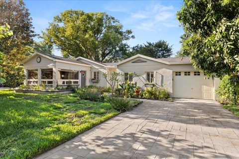 Photo of 100 Kennison Drive, Orlando, FL 32801 (MLS # O6306128)