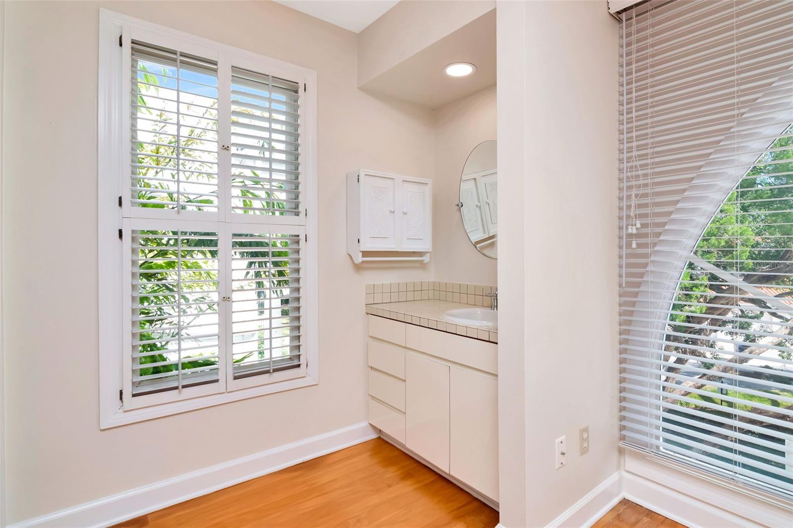 PILGRIMS GATE A CONDO - Residential