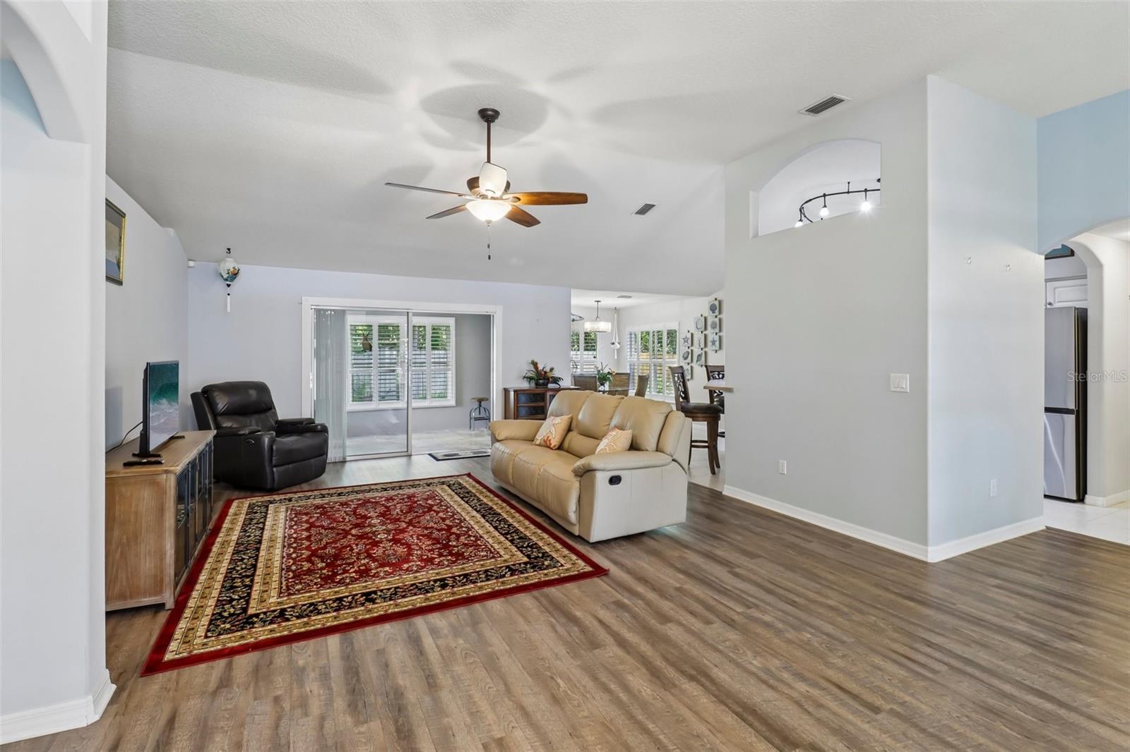 7 PRAIRIEVIEW LANE