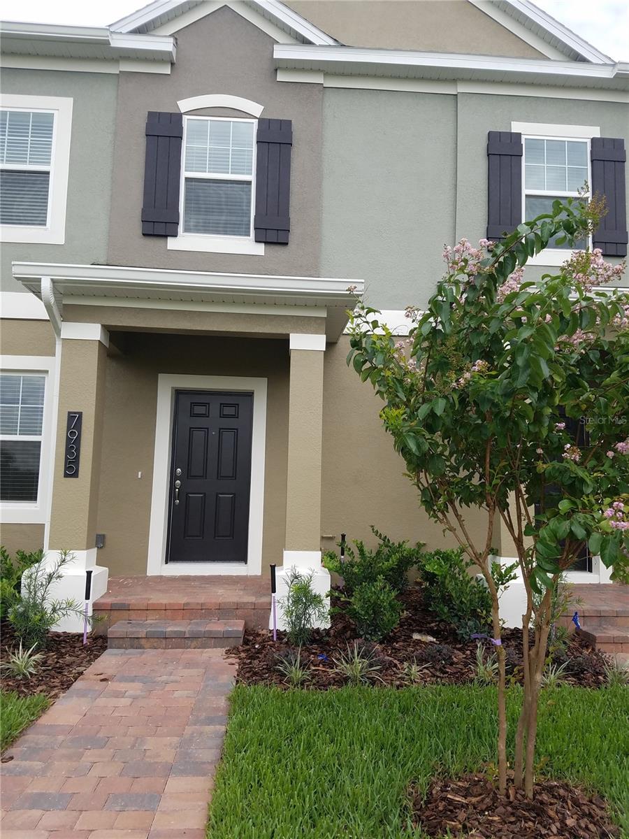 WELCOME TO THIS MODERN TH , THE PERFECT STYLE AND CONFORT
ONE OF THE BEST AREAS IN WINTER GARDEN
PRIVATE FENCED PATIO
2 CAR GARAGE