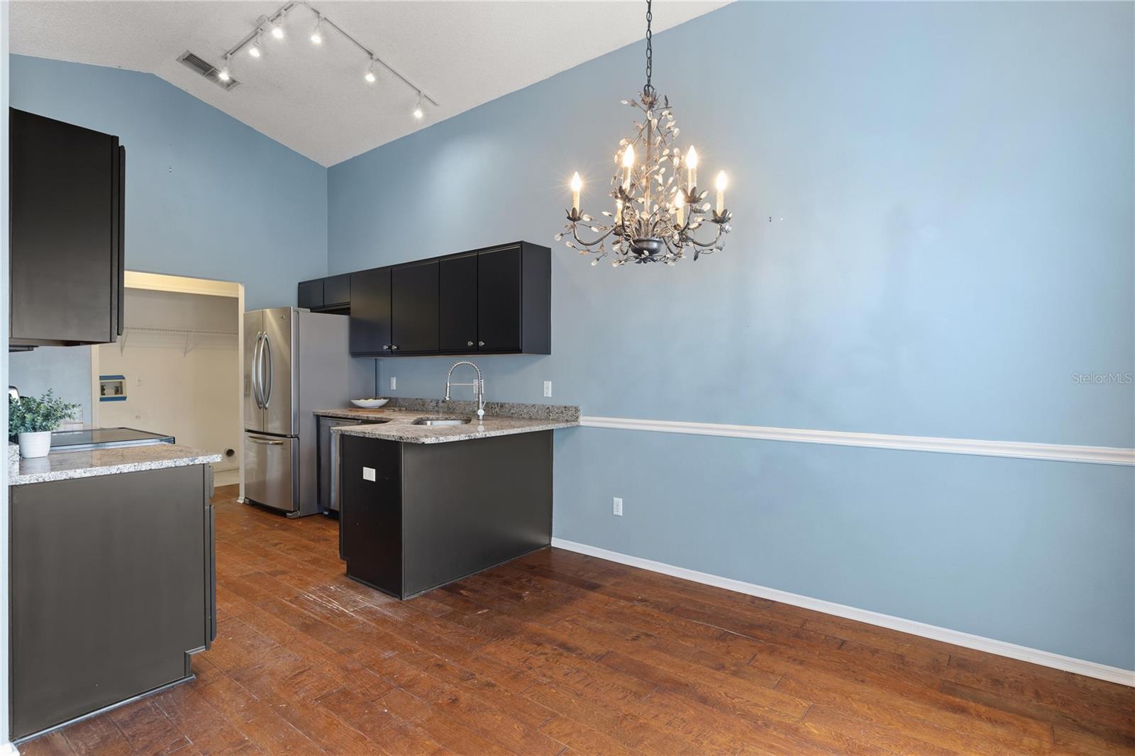 128 LAKEBREEZE CIRCLE