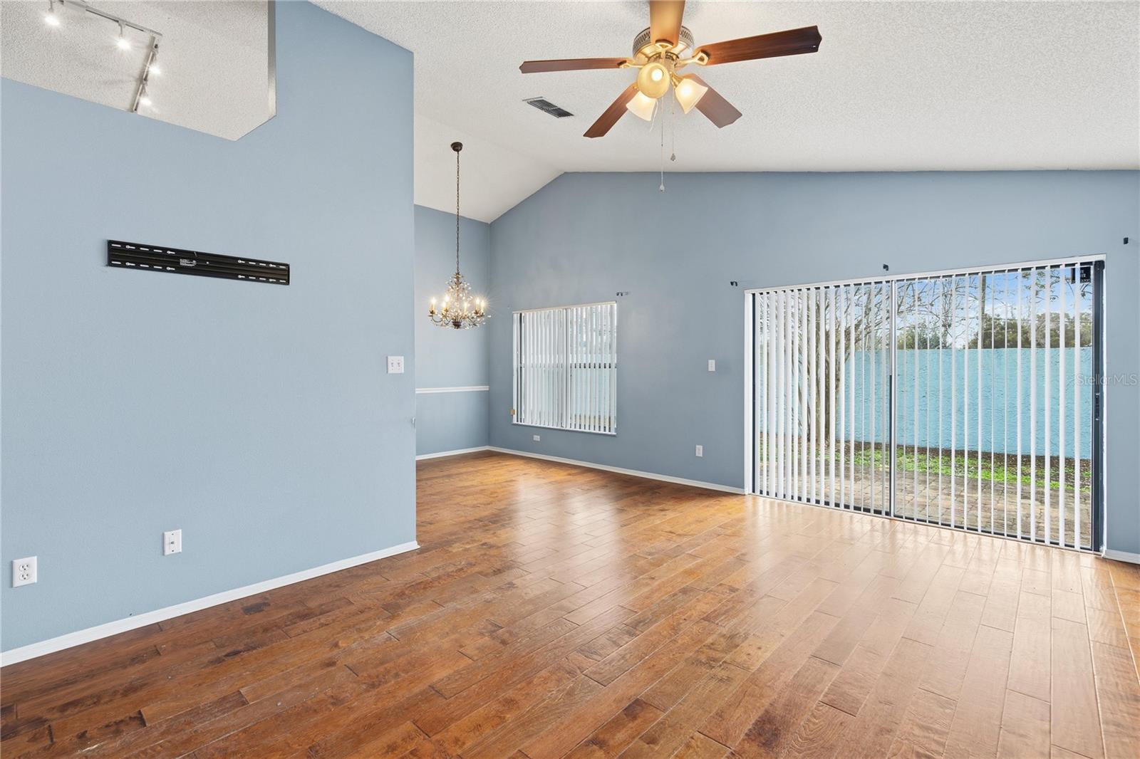 128 LAKEBREEZE CIRCLE