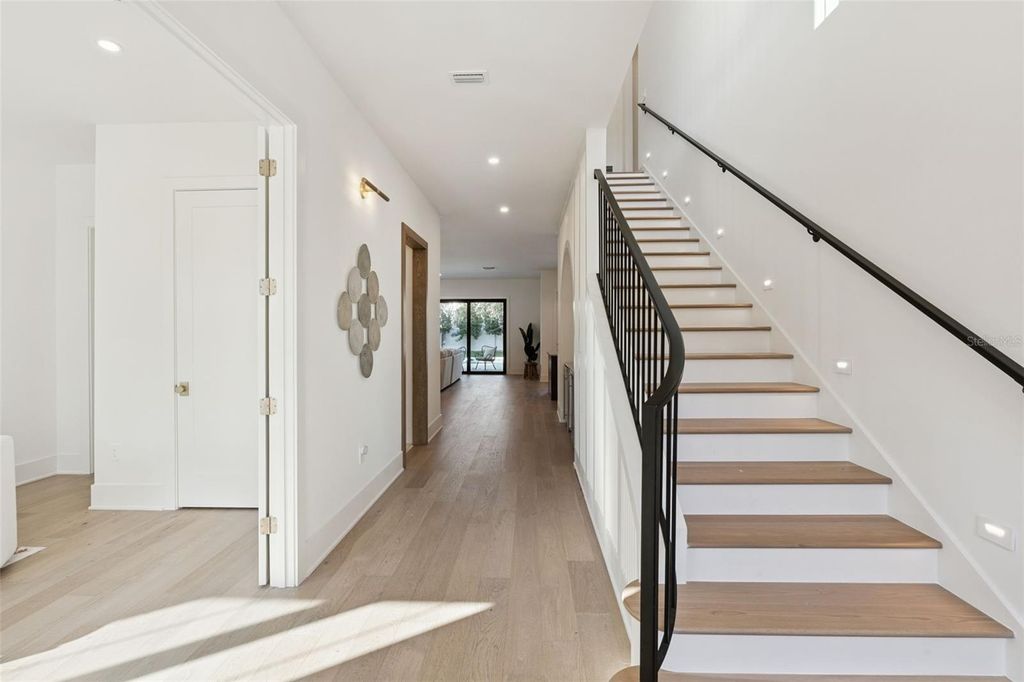 Photo of 35 W Hazel Street, Orlando, FL 32804 (MLS # O6381149)