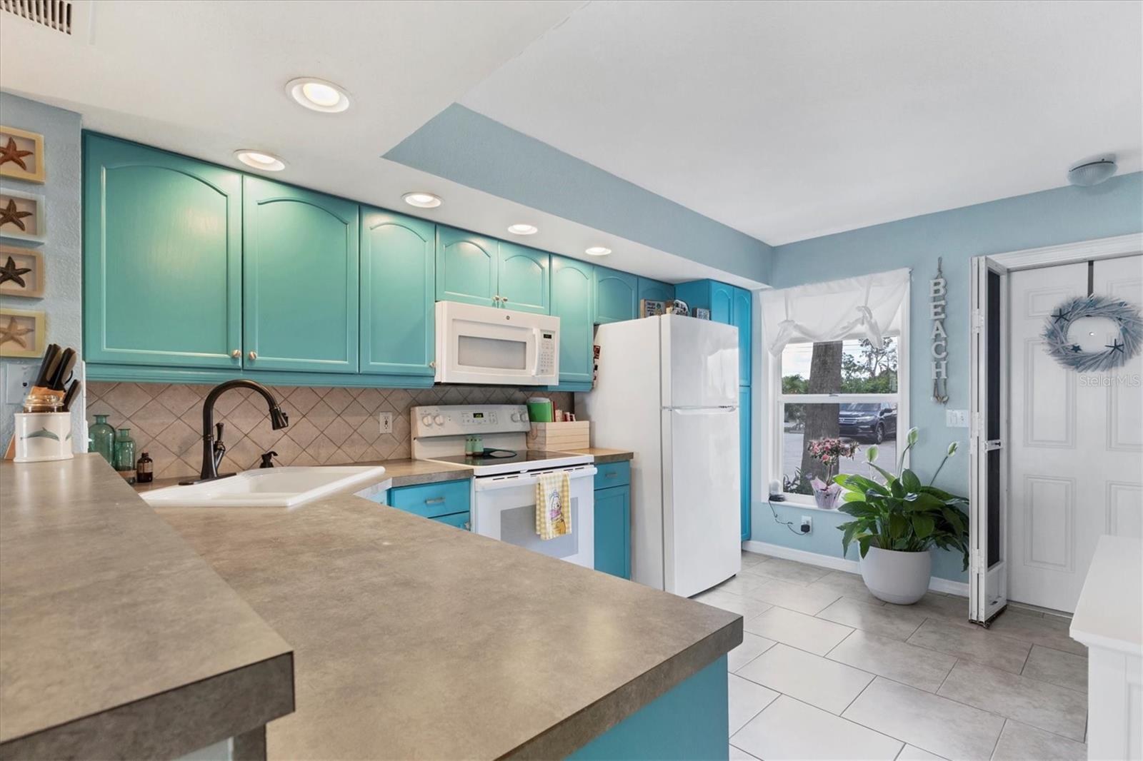 LAKE RIO TWNHMS - Residential